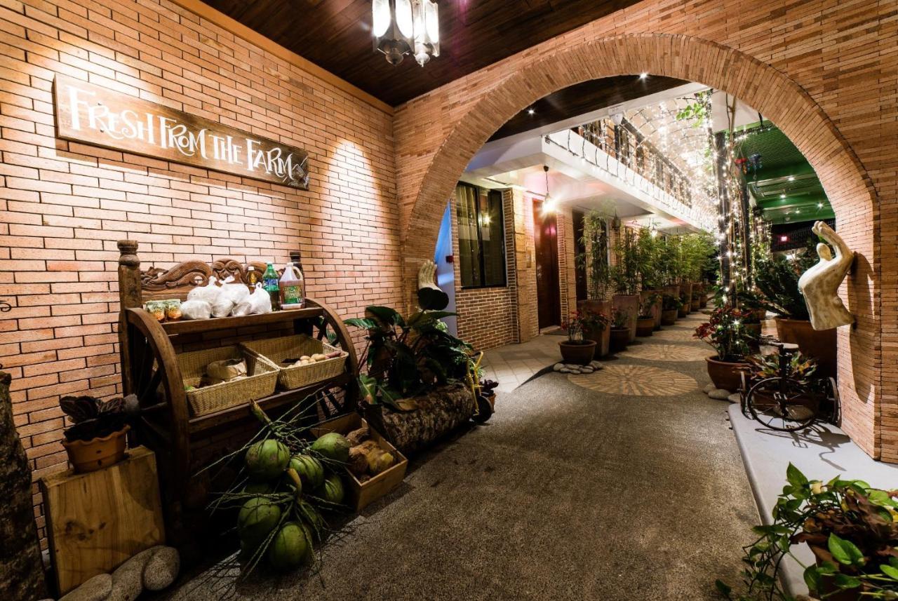 Hotel Gwandalan House Dipolog Esterno foto